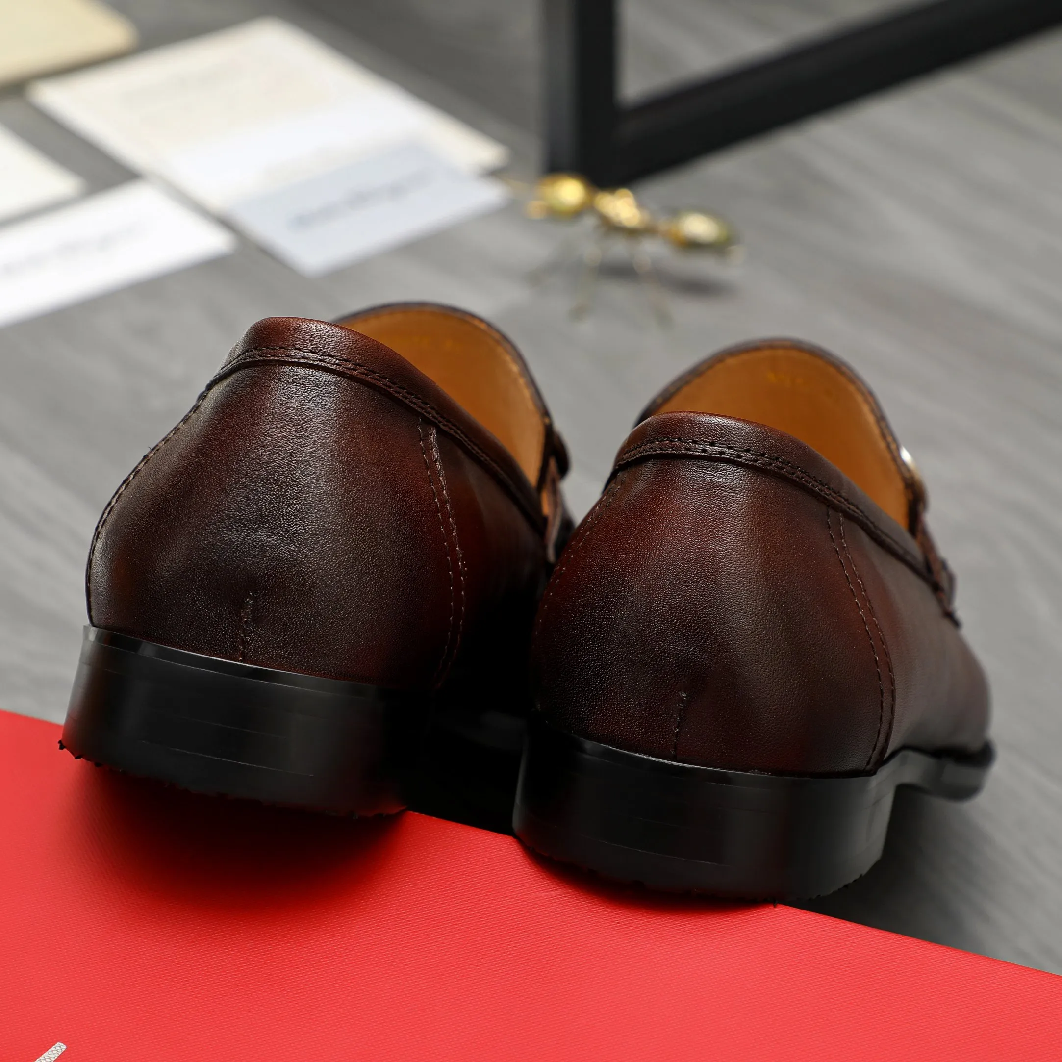 Men's shoes 💰540 Product trademark: Ferragamo "Ferragamo" business casual slip-on leather shoes Regular size: 39-45 (45. Customized, non-returnable) Product materials: Selected color-brushed cowhide upper, cowhide lining, original outsole